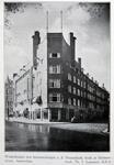Aanzicht hoek Nassaukade - 2e Helmersstraat
<br/>
Bouwbedrijf, 20 juli 1928
